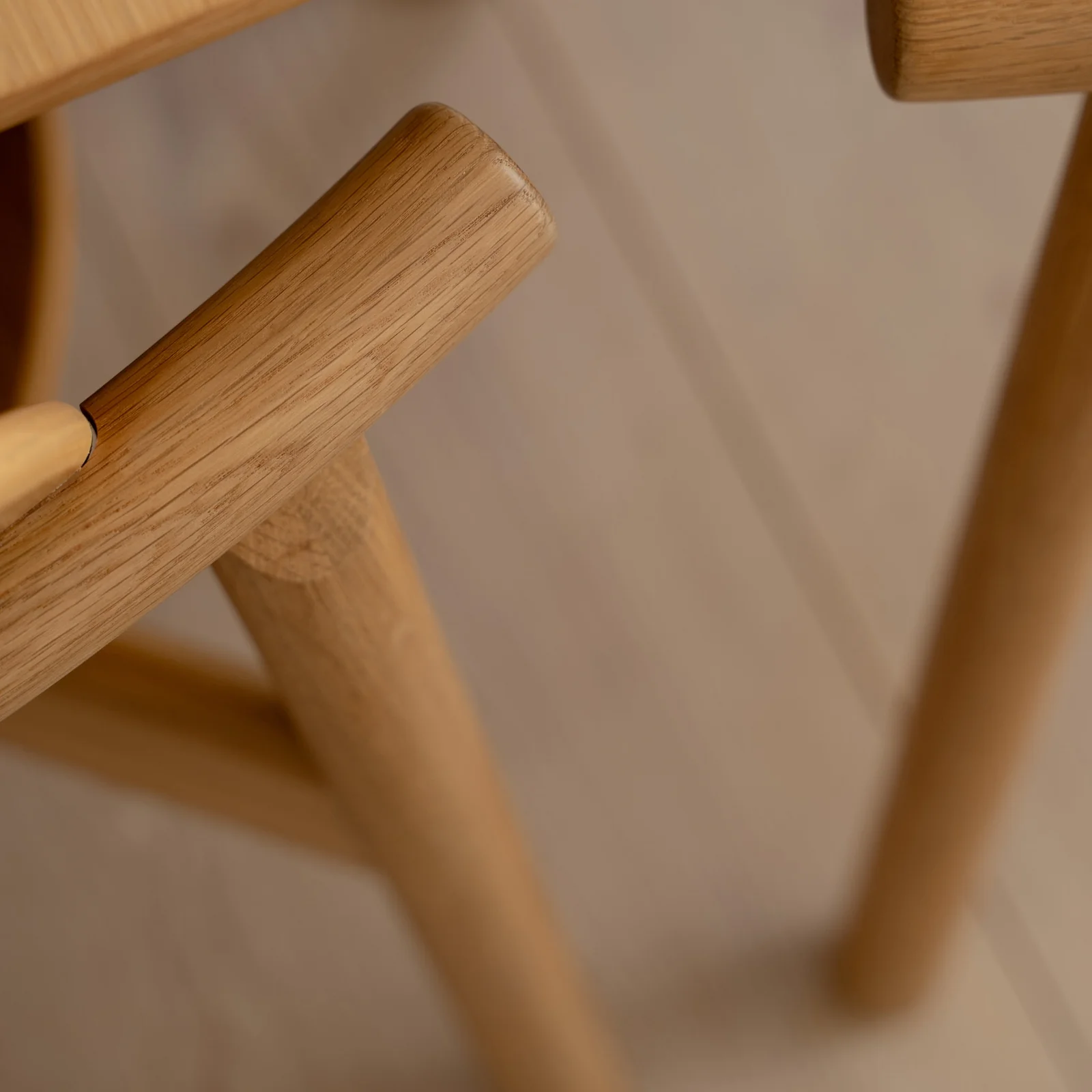 UMAGE_lifestyle_Heiko_dining_chair_oak_8_1600x.webp